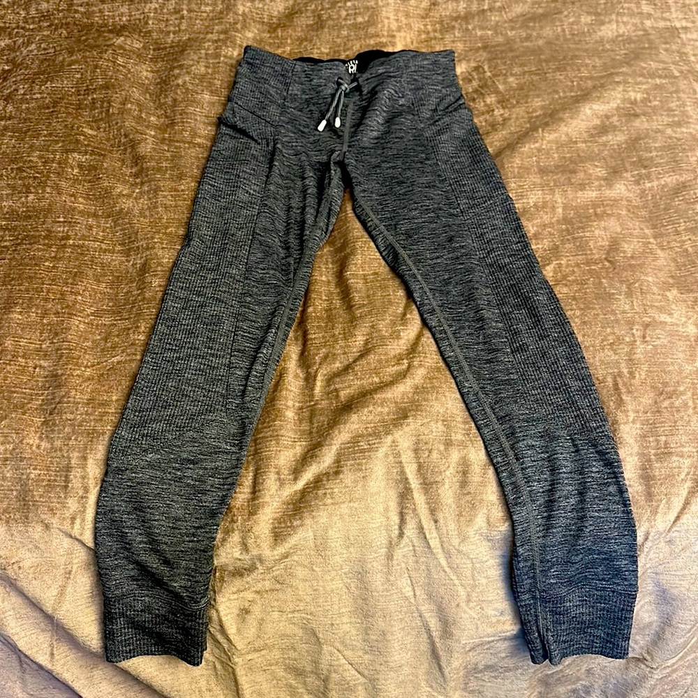 Girls gray Athletica leggings used good condition